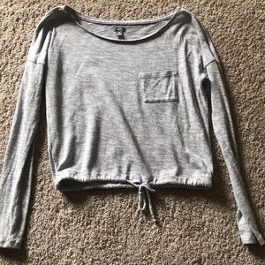 Long sleeve light sweater with sinched waste
